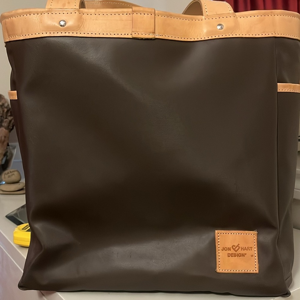 Left Bank
JON  HART DESIGN TOTE BAG BESTSELLER FROM DE JON HART DESIGN